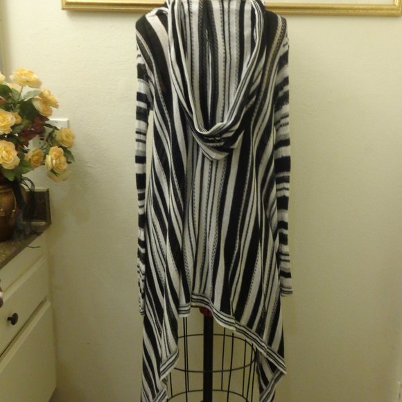 BCBGENERATION Black and White Striped Cardi-Wrap - Picture 3 of 7